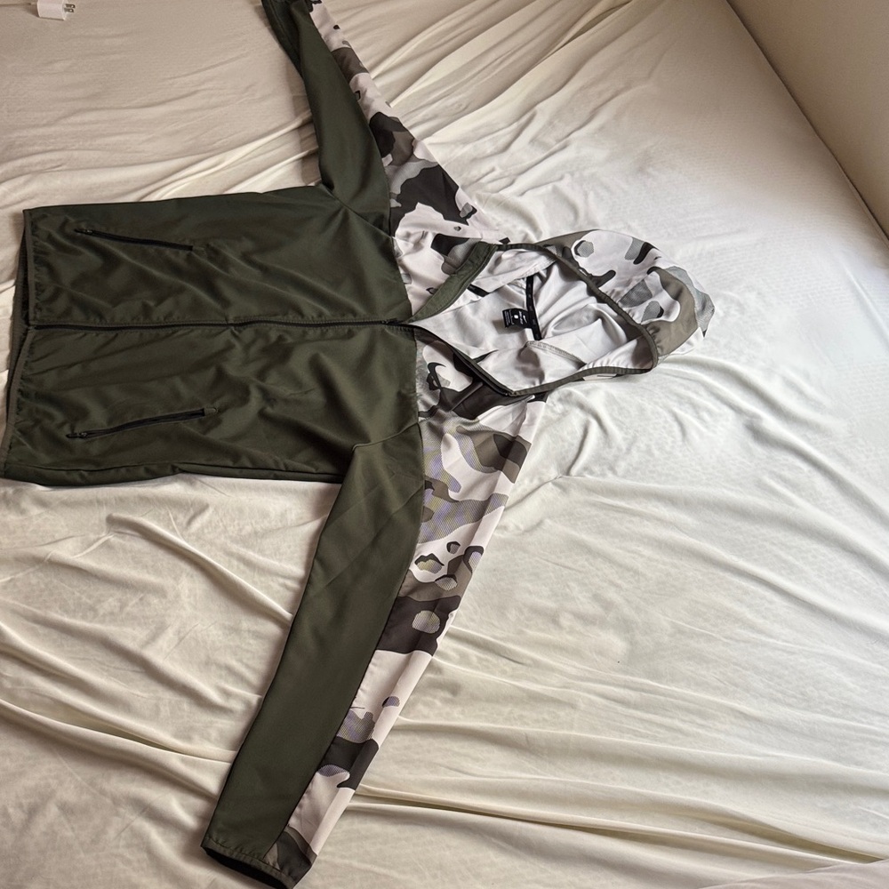 Nike Men's Olive and Camo Zip-Up Sweater - Picture 2 of 9